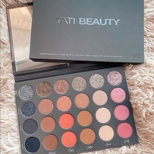 BRAND NEW Tati Textured Neutrals Palette